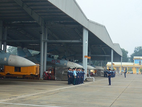 Anh: May bay tiem kich Su-30MK2 tro lai bau troi-Hinh-2