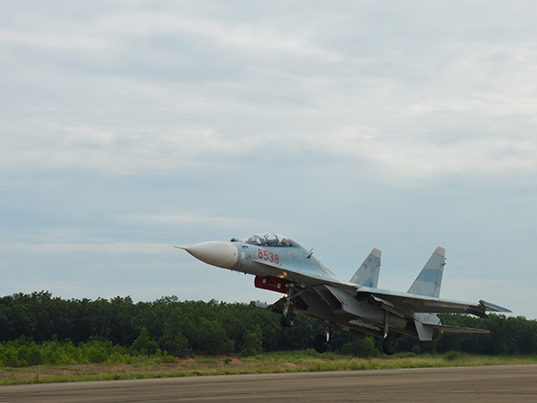 Anh: May bay tiem kich Su-30MK2 tro lai bau troi-Hinh-4