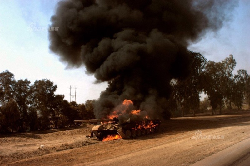 Tham thuong xe tang-thiet giap Iraq tren “xa lo chet”-Hinh-17