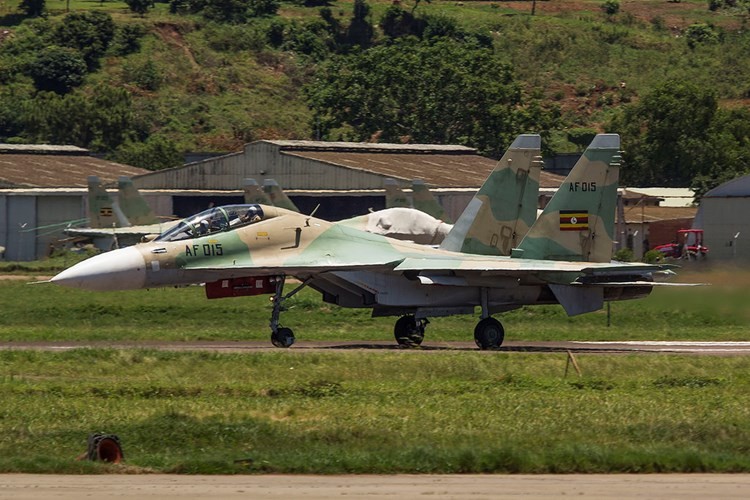 Anh: Tiem kich Su-30MK2 ha canh bang “bung” o Uganda-Hinh-2