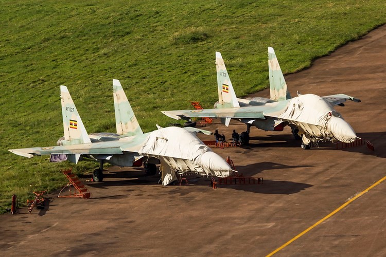 Anh: Tiem kich Su-30MK2 ha canh bang “bung” o Uganda-Hinh-4