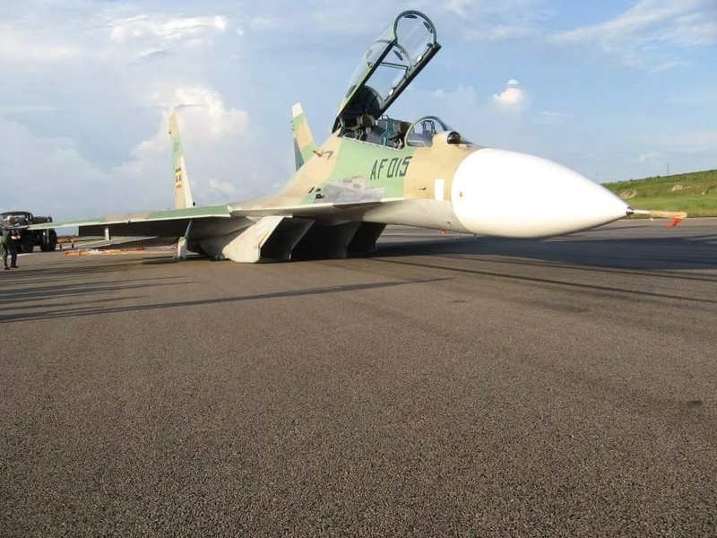Anh: Tiem kich Su-30MK2 ha canh bang “bung” o Uganda