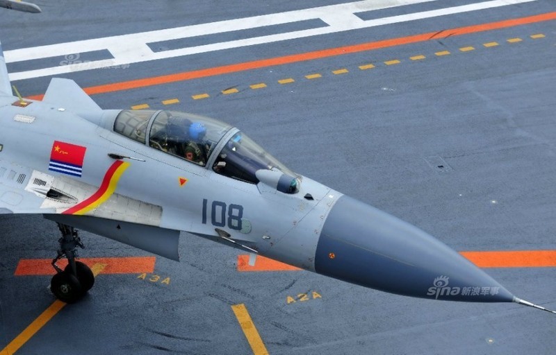 Anh: Tiem kich J-15 Trung Quoc bay tro lai sau tai nan-Hinh-8