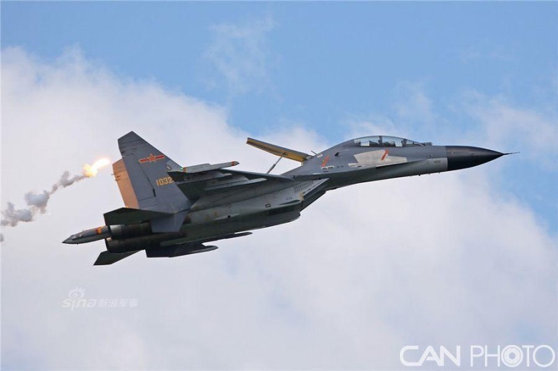 Sam soi mau tiem kich Trung Quoc “nhai” Su-30MK2-Hinh-8