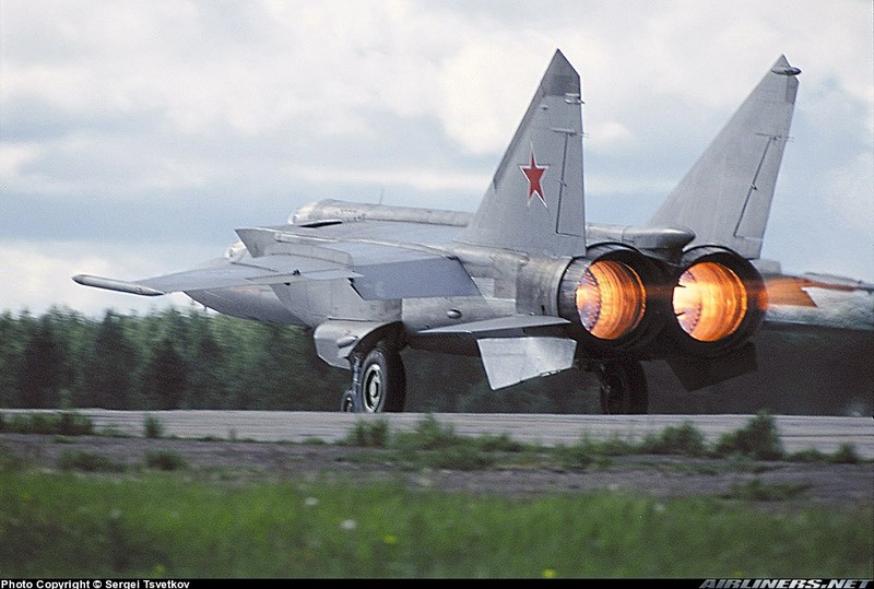 Tiem kich MiG-25: “Qua lua” vi dai cua Lien Xo-Hinh-11