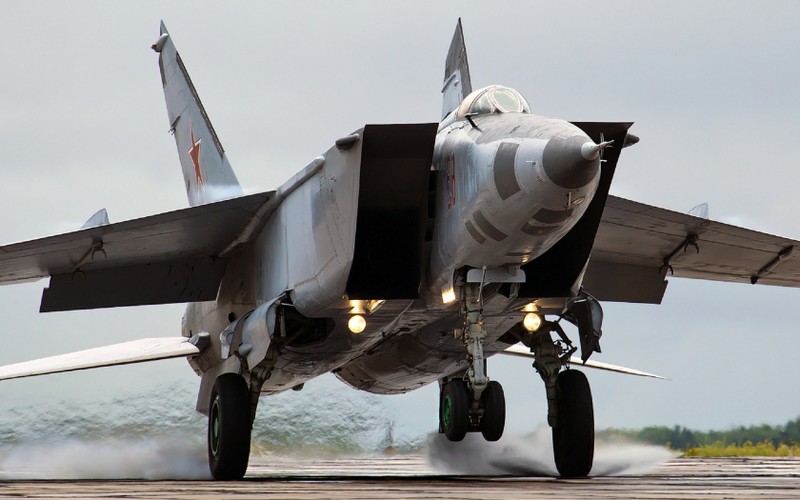 Tiem kich MiG-25: “Qua lua” vi dai cua Lien Xo-Hinh-8