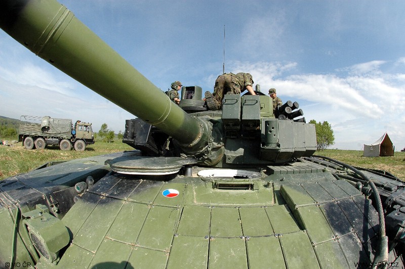 Czech ban xe tang T-72M4 cu, Viet Nam nen mua ngay?-Hinh-7