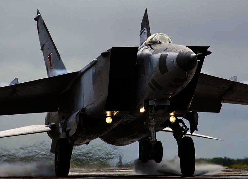 Chien tich kho tin cua tiem kich MiG-25 truoc may bay My-Hinh-4