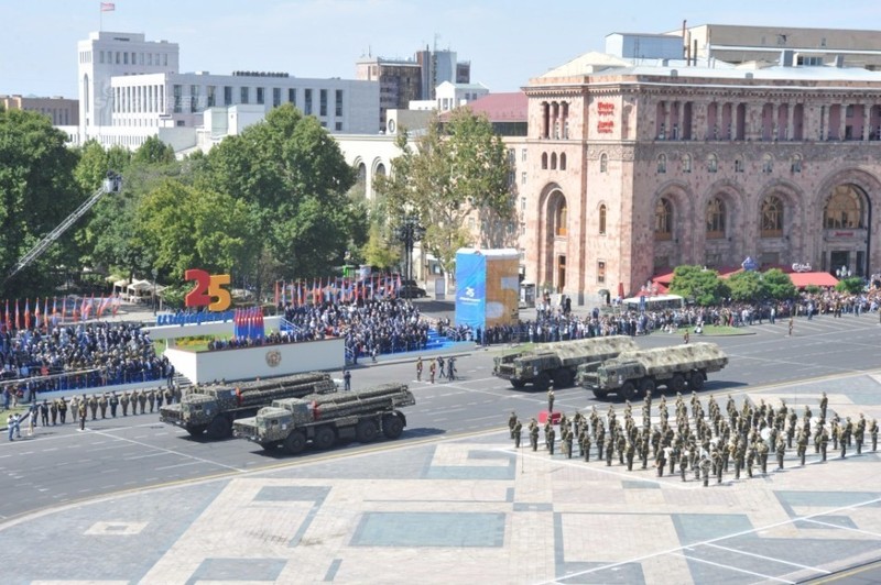 Nhan dien loat vu khi Armenia vua khoe, khien Azerbaijan “khoc thet