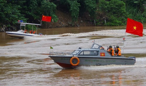 Muc kich Bien phong Viet-Trung dien tap chong khung bo-Hinh-2