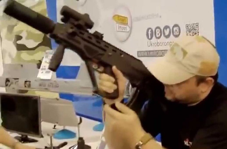 Ukraine tham vong thay the AK-74M bang sung truong Malyuk-Hinh-5