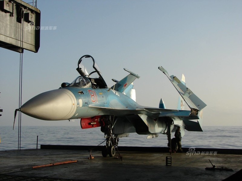 Tiem kich ham Su-33 xuat kich ram ro, NATO cang thang-Hinh-15