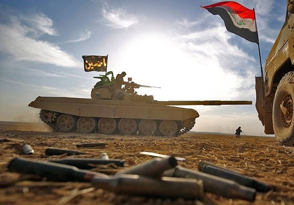 Xe tang T-72M1 xung tran danh phien quan IS o Mosul