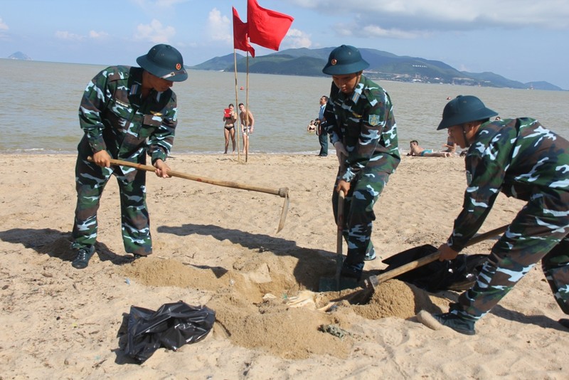 An tuong hoc vien truong Si quan Khong quan don rac bai bien-Hinh-2