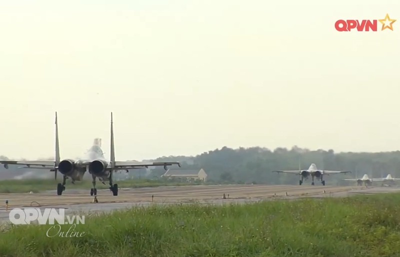 Chong mat canh “ho mang” Su-30MK2 Viet Nam nhao lon-Hinh-10