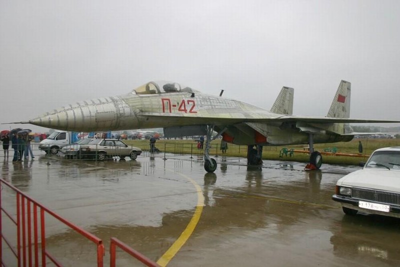 Giai ma chiec tiem kich P-42 day bi an, giong het Su-27-Hinh-4