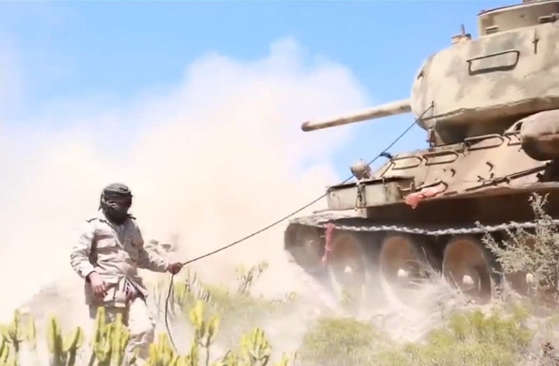 Kho do canh xe tang T-34-85 tac chien o Yemen