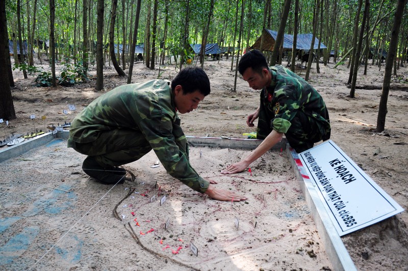 Muc kich bo doi Viet Nam danh quan do bo duong bien-Hinh-4