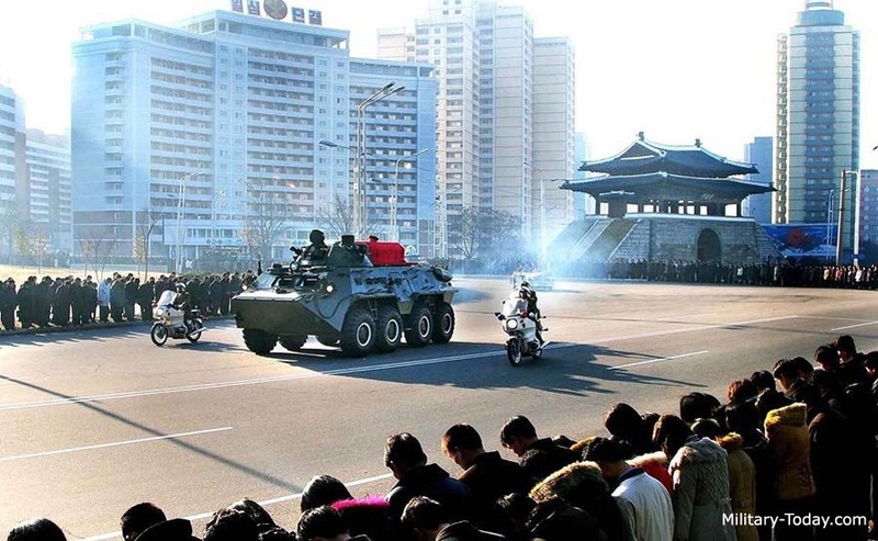 Tram tro phien ban “taxi” BTR-80 do Trieu Tien tu san xuat-Hinh-11