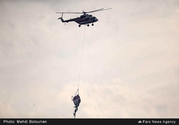 Muc kich truc thang Mi-17 Iran cau xac may bay roi-Hinh-6
