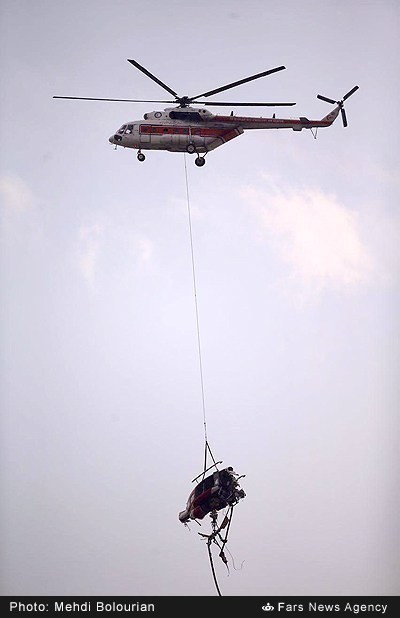 Muc kich truc thang Mi-17 Iran cau xac may bay roi-Hinh-8