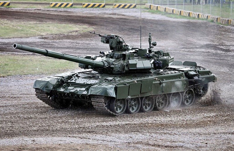 Nga vien tro them 37 xe tang T-90 cho Syria?-Hinh-6