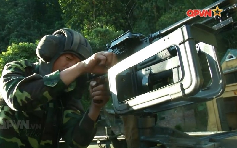 Vu khi dang gom tren “taxi chien truong” BTR-152 cua Viet Nam-Hinh-11