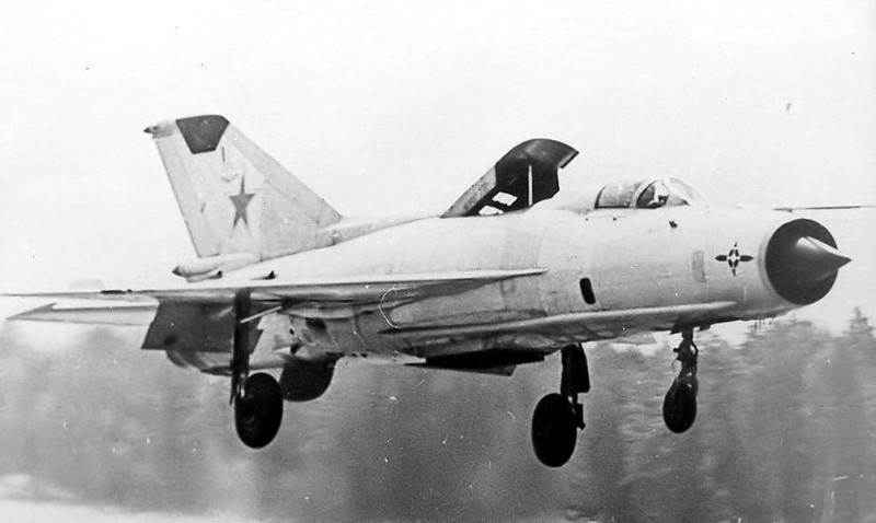 Khong the tin noi phien ban MiG-21 ha canh nhu…truc thang