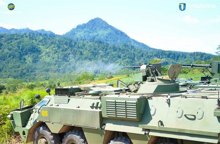 Dang gom dan xe thiet giap BTR-4M cua TQLC Indonesia-Hinh-14