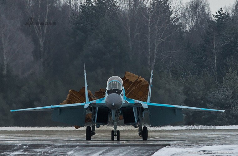Hoanh trang canh tiem kich MiG-35 tien vao bau troi-Hinh-14