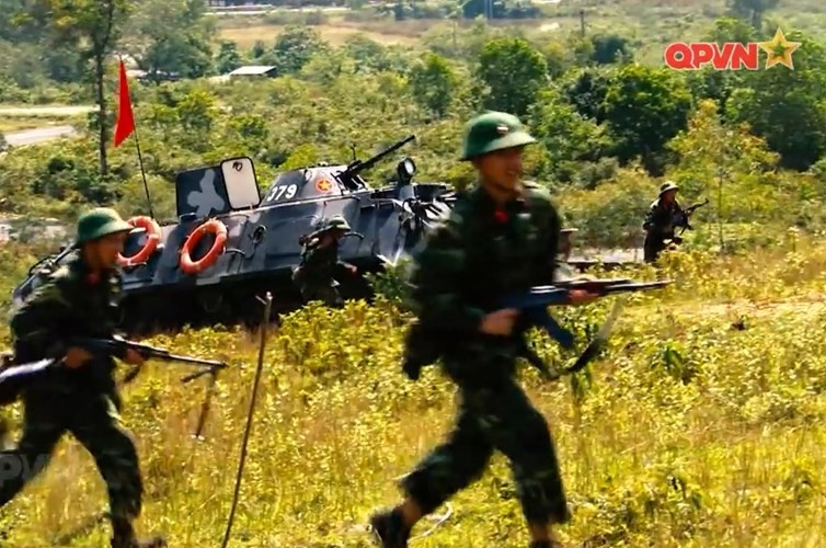 Viet Nam bat dau nang cap “taxi chien truong” BTR-60PB