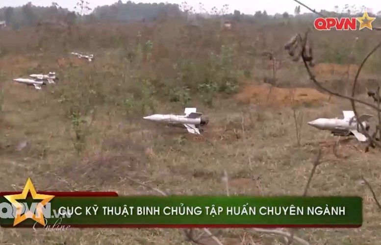 Ngac nhien he thong mo phong ban ten lua B-72 Viet Nam-Hinh-9