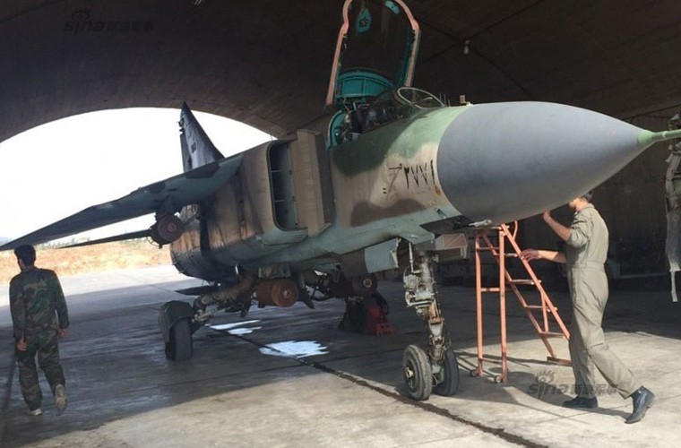 Khoanh khac tiem kich MiG-23 Syria nem bom xong, cuong cuong thao chay-Hinh-11