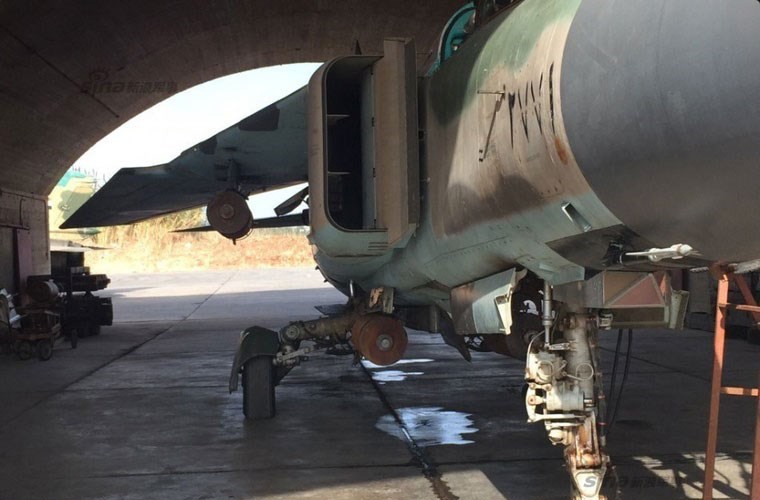 Khoanh khac tiem kich MiG-23 Syria nem bom xong, cuong cuong thao chay-Hinh-12