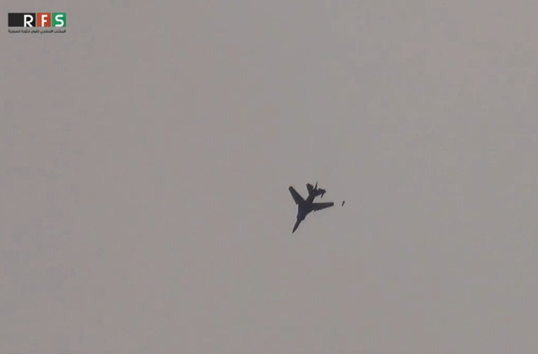 Khoanh khac tiem kich MiG-23 Syria nem bom xong, cuong cuong thao chay-Hinh-4