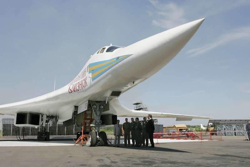 Hon 800 cong ty se lap rap may bay nem bom Tu-160M2-Hinh-5