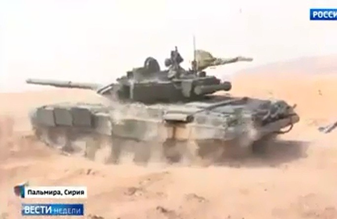 Kinh ngac: Xe tang T-72B3 bat ngo tham chien o Palmyra, Syria-Hinh-3