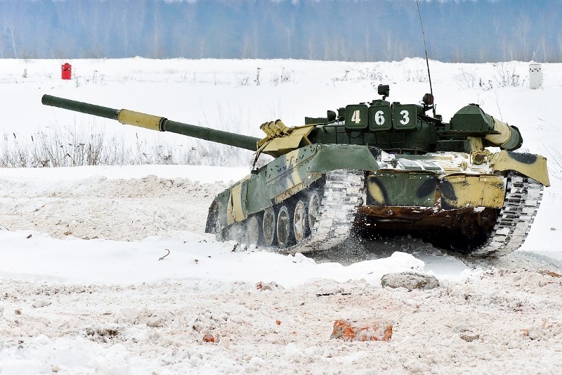Muc kich xe tang T-80U tap tran bao ve Moscow-Hinh-5