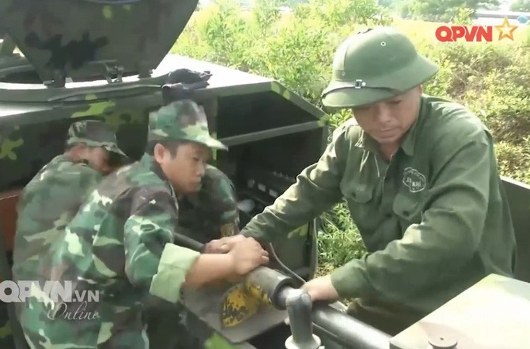 Viet Nam ban thu nghiem phao tu hanh 105mm kieu moi-Hinh-13