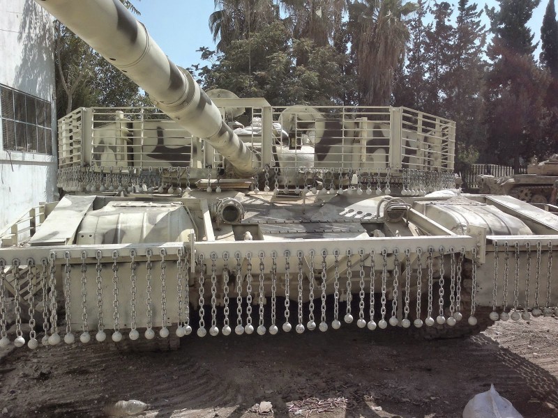 Xe tang T-72 Syria nang cap van khong chong noi RPG-29-Hinh-3