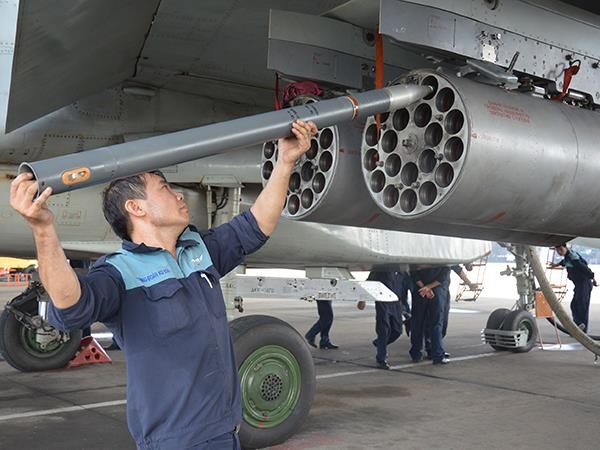 Chinh xac tuyet doi loat bom cua Su-30MK2 Viet Nam tren bien