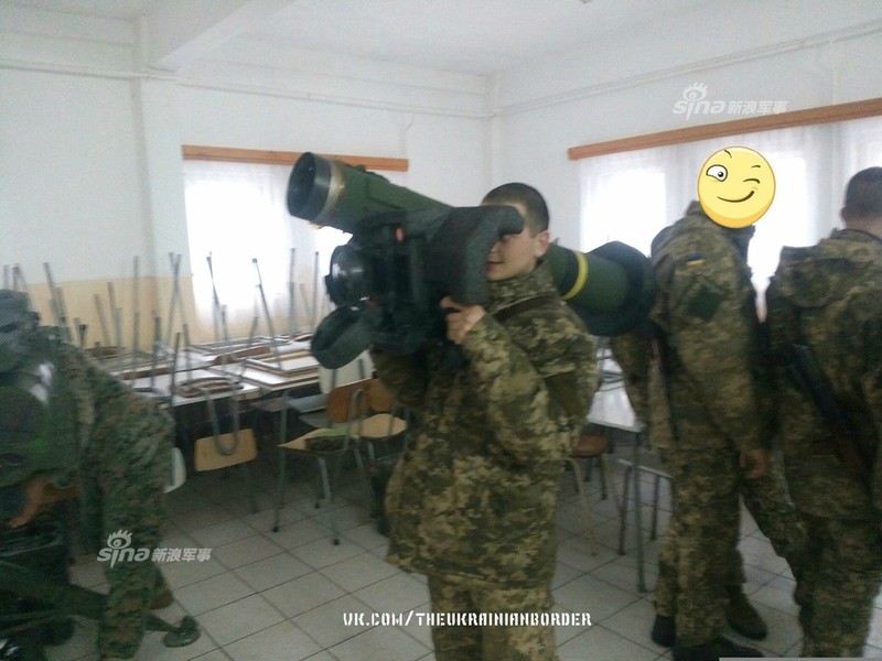 Kinh ngac: Ukraine co ten lua Javelin, T-90 Nga “chet khiep”