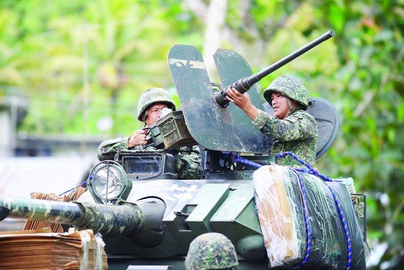 Kho do: Philippines boc bia giay cho xe thiet giap chong IS-Hinh-2