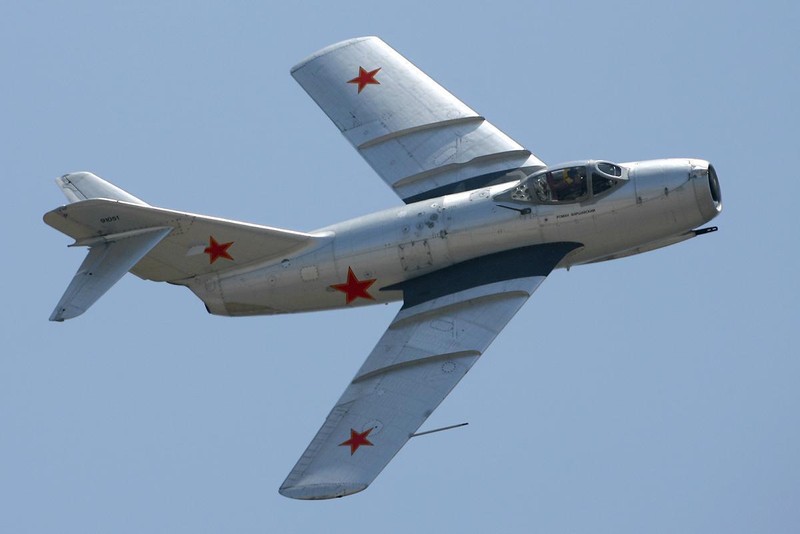 Kinh ngac: Trieu Tien dinh dung MiG-15 danh…tau san bay-Hinh-14