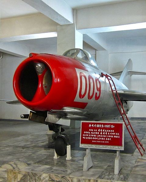Kinh ngac: Trieu Tien dinh dung MiG-15 danh…tau san bay-Hinh-3
