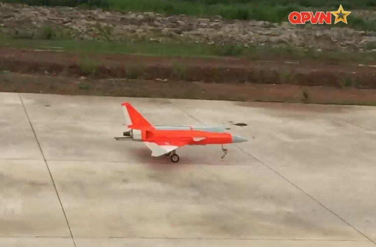 Than phuc qua may bay phan luc UAV-03 cua Viet Nam-Hinh-4