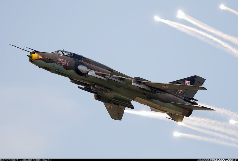 My ban roi may bay Syria: Su-22 chua tung danh thang tren khong-Hinh-10