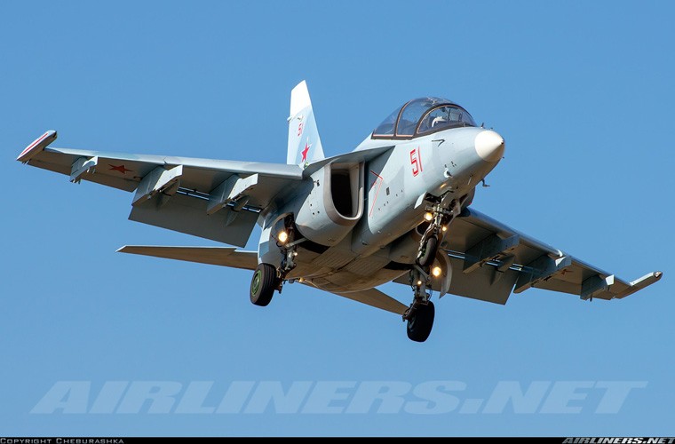 Kinh hoang: Hai may bay Yak-130 gap nan trong mot ngay-Hinh-6
