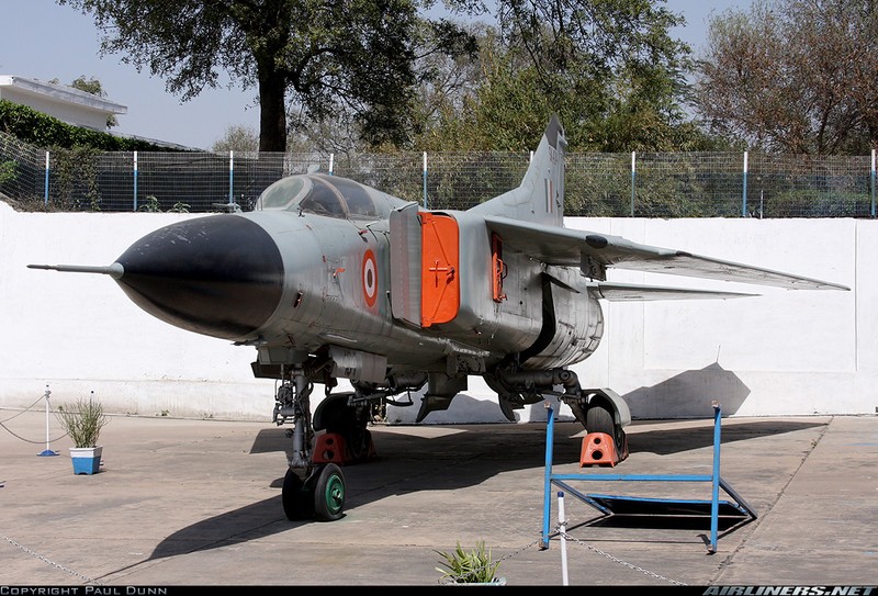 Tham khoc hien truong tiem kich MiG-23 roi, no tan tanh-Hinh-9