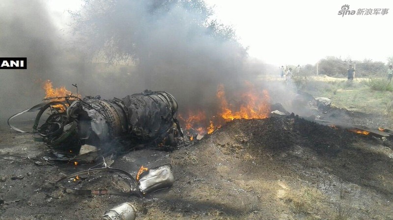 Tham khoc hien truong tiem kich MiG-23 roi, no tan tanh